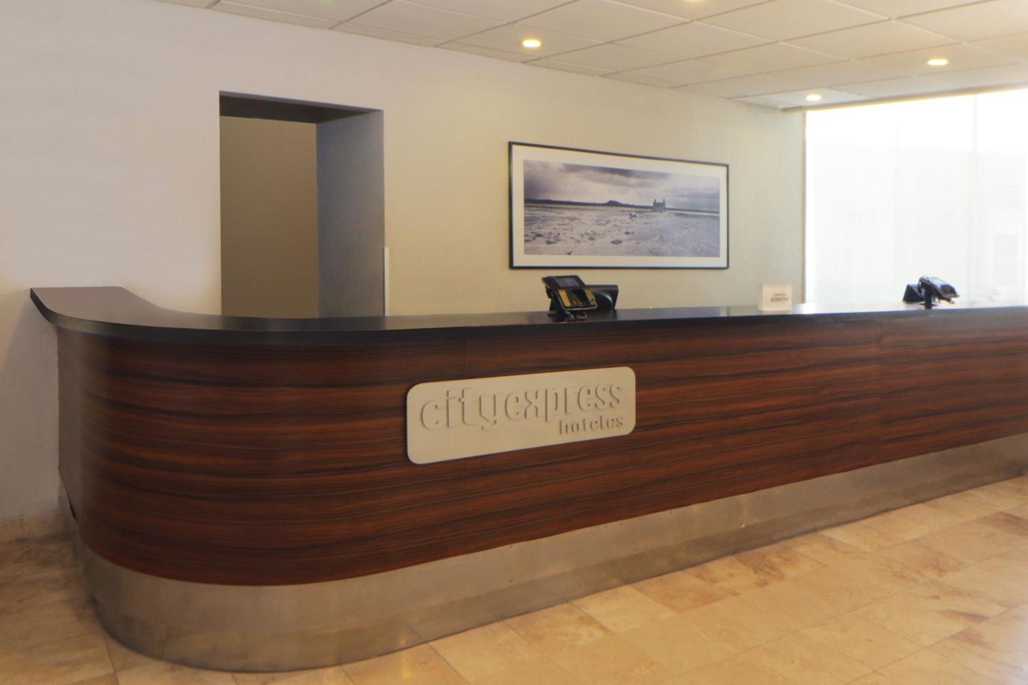 City Express By Marriott Нуево Ларедо Екстериор снимка