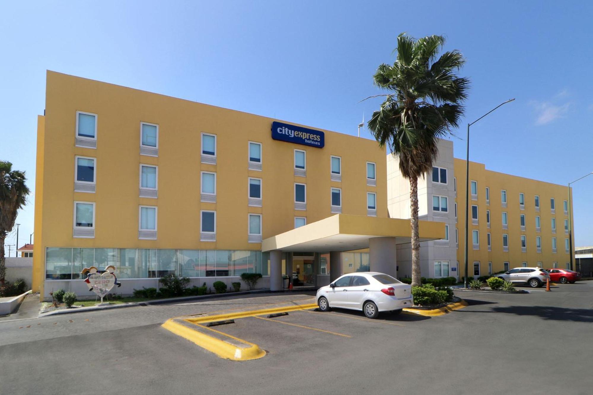 City Express By Marriott Нуево Ларедо Екстериор снимка